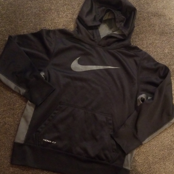 black nike hoodie youth